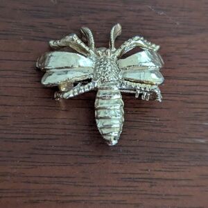 Vintage Gold Tone Wasp Bee Fly Bug Insect Brooch Lapel Pin Hat Spring Summer